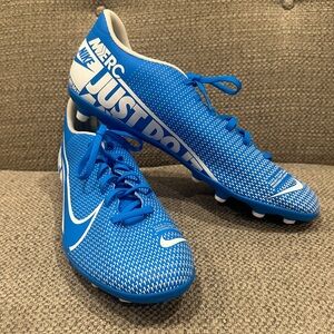 Men’s Nike Mercurial Vapor 13 Academy Cleats